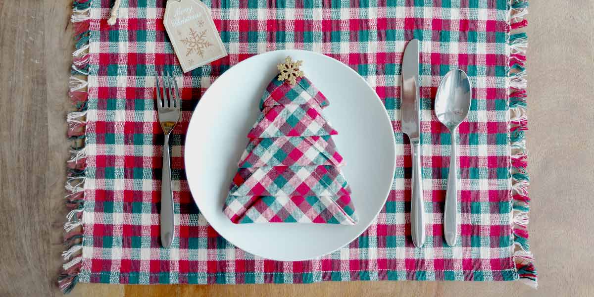 Pliez vos serviettes de table en forme de sapin