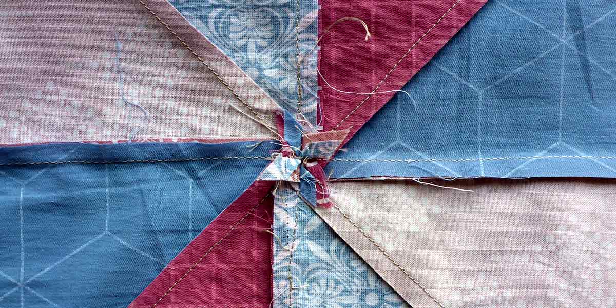Comment créer un coussin en quilt: Étape 3: La couture de l'avant