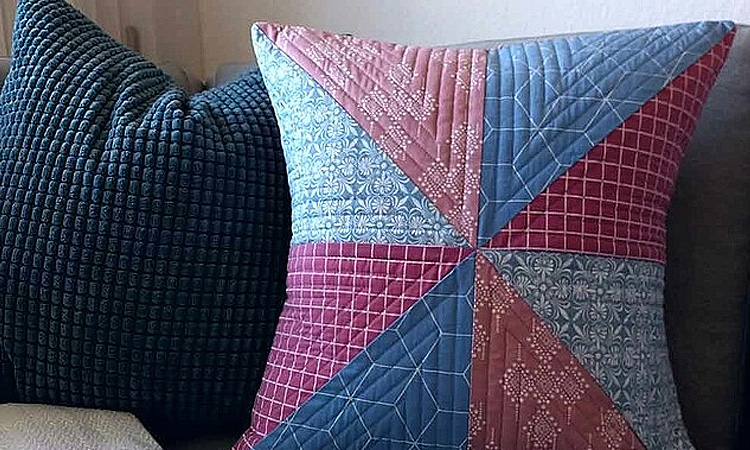 Comment créer un coussin en quilt: Étape 5: L´assemblage du coussin